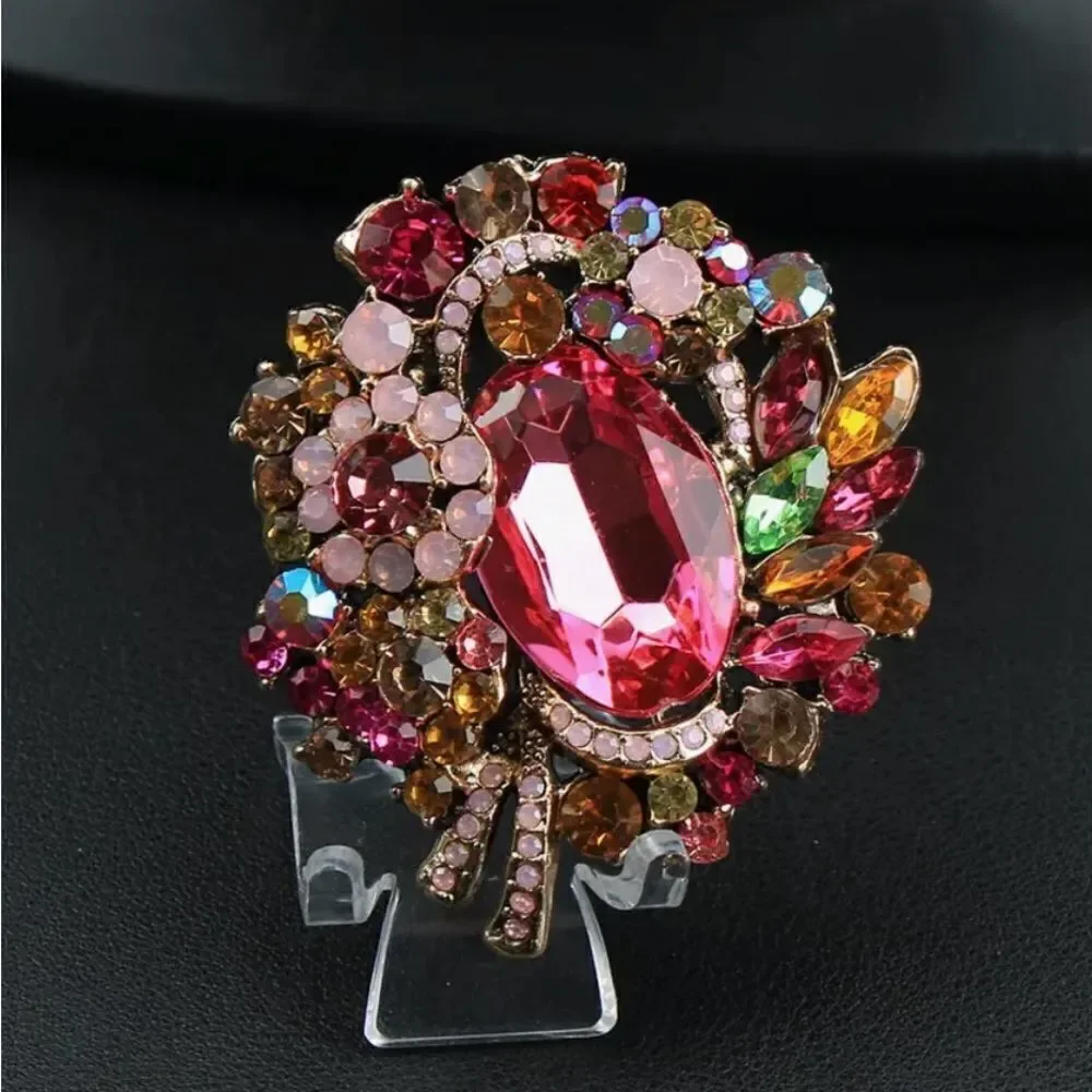 🩷 New Sparkling & Elegant Multicolor Crystal Brooch 🩷